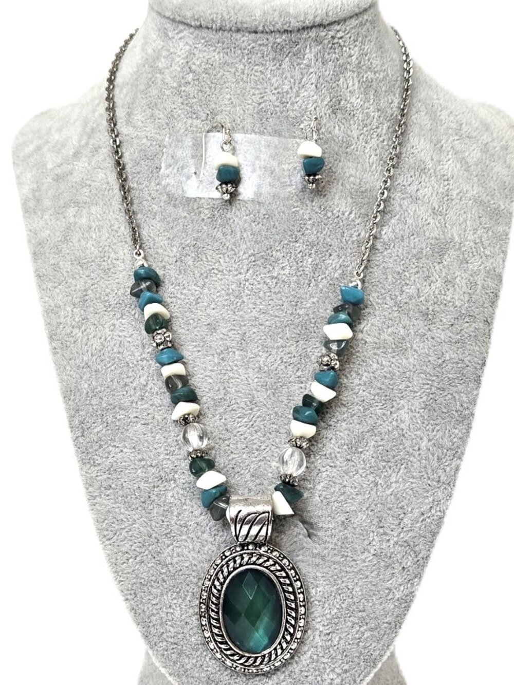 AVON 2-Piece Silver Tone Beaded Chain w/Green Gem Medallion & Pierced Earrings